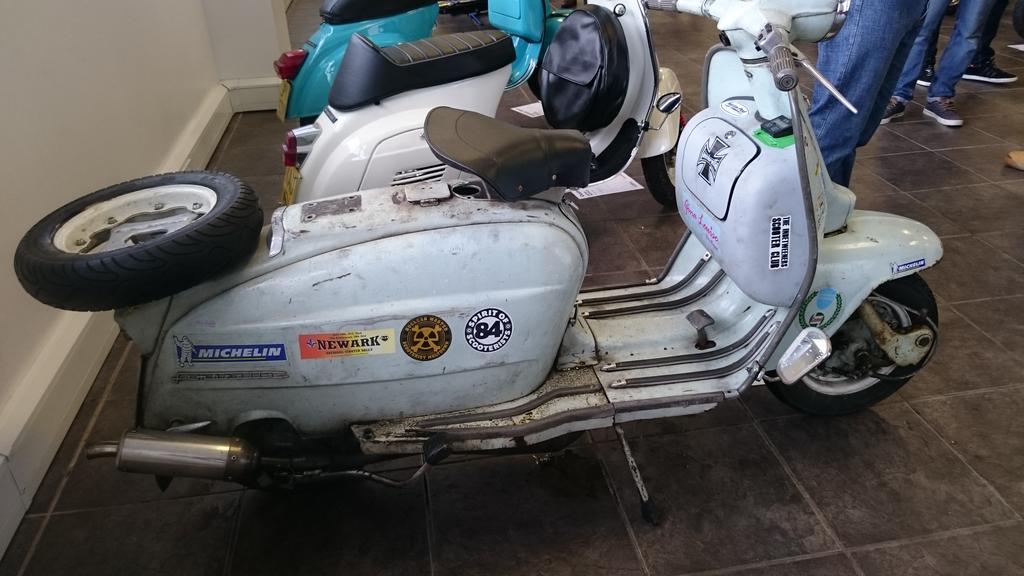 rudeboy10's tweet photo. Good day at Donington #disc30 #mod #scooter http://t.co/D9dhhUfiNG
