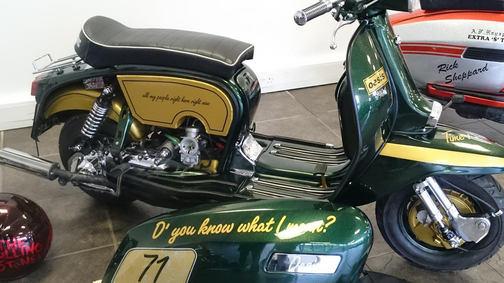 rudeboy10's tweet photo. Good day at Donington #disc30 #mod #scooter http://t.co/D9dhhUfiNG