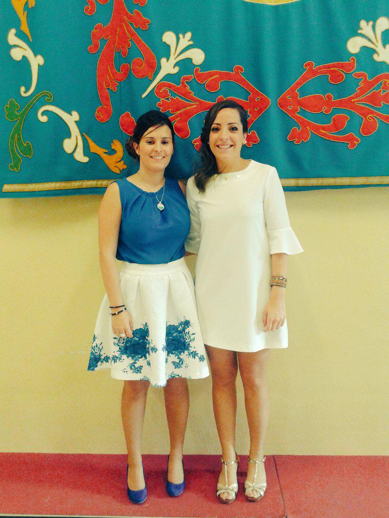 LaraAlpuente's tweet photo. Casi-posgraduadas @leticiaastiz  mudepeople #nochegenial #oleoleyole http://t.co/JfhkFULk1l