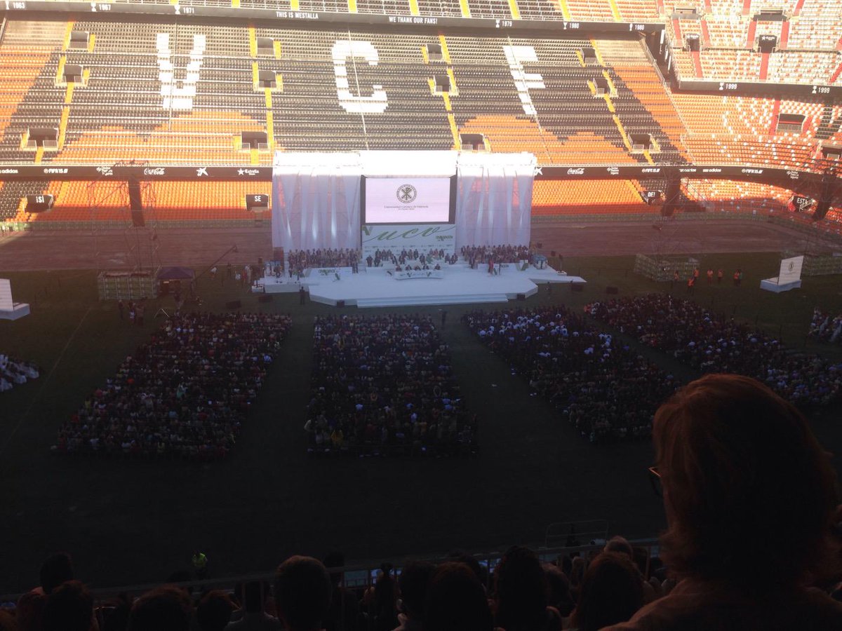 RosaMCV_'s tweet photo. #GraduacionUCV #efectomariposa http://t.co/Fx4iHMdOLY