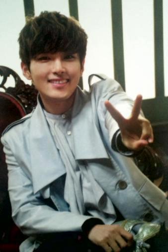 Happy 29th birthday KIM RYEOWOOK mahar na mahar ka namin <3 . SAENG~IL CHUKA HAE giraffe <3 