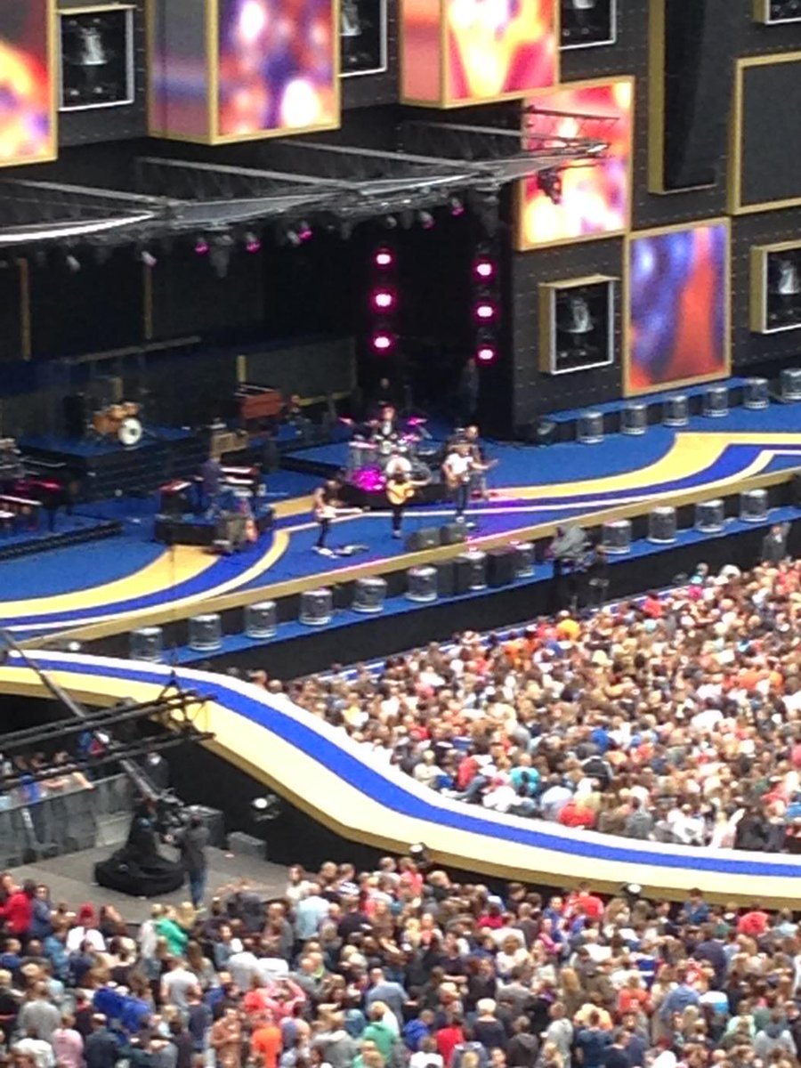 Miss Montreal in voorprogramma Guus   Meewis, ehv, mooie avond te gaan nog