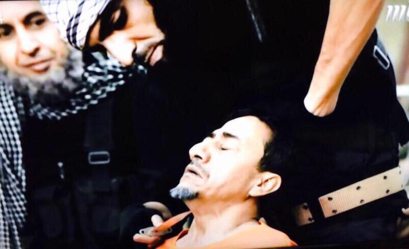 - خاطر الأب بحياته  لينقذ ابنه!

- الابن  جردته داعش،
من كل المشاعر الإنسانية ، ليقتل أباه !

- مشهد قاتل !

#سيلفي