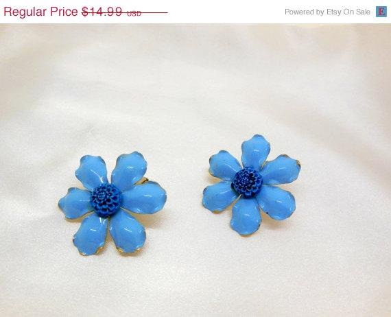 ON SALE Vintage Metal Flower Earrings Blue and Gold Clip on etsy.me/1JvDYMW #Etsy #LargeFlowerEarring