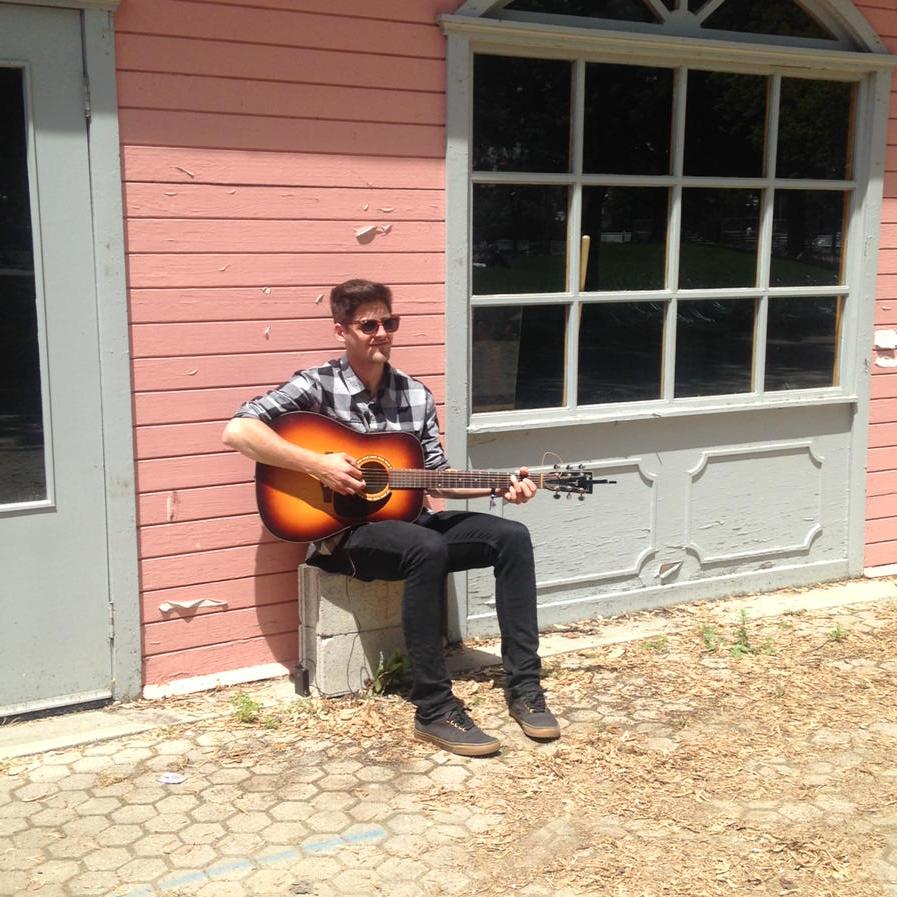 fairgamebiz's tweet image. Luke from @ivoryhours doing a lil @heartstringsTV session! Not a bad Saturday afternoon. #ABDoesNXNE #ABFam