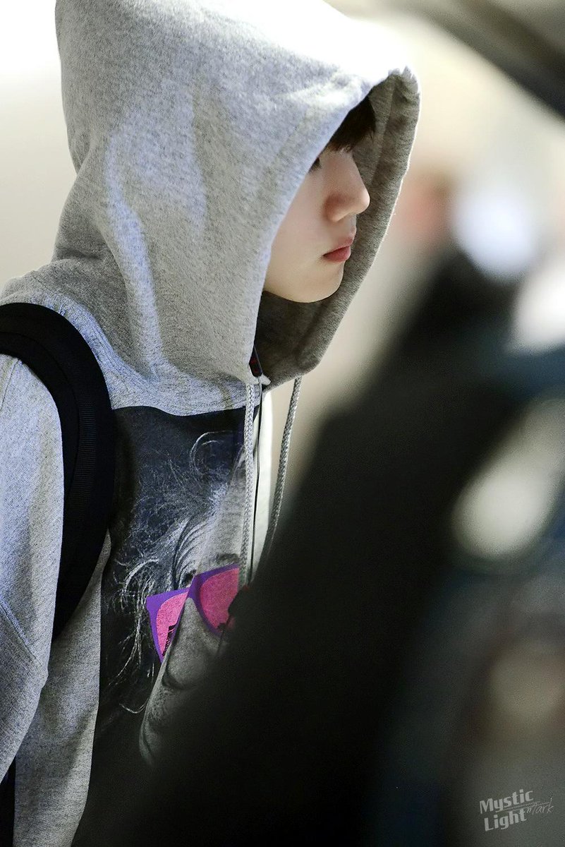 mystic_9394's tweet image. 새벽에 뜬금포로 투척.