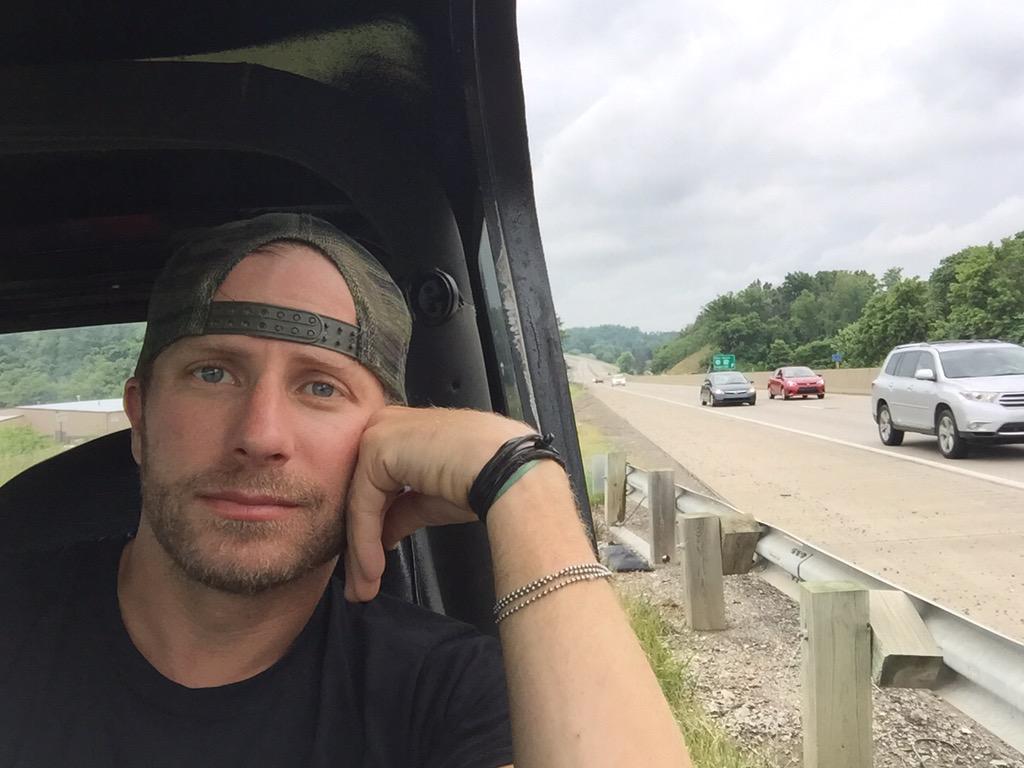 Dierks Bentley On Twitter The Old Out Gas Side Of The Road Selfie Good Times Http T Co L7eq8wejkj