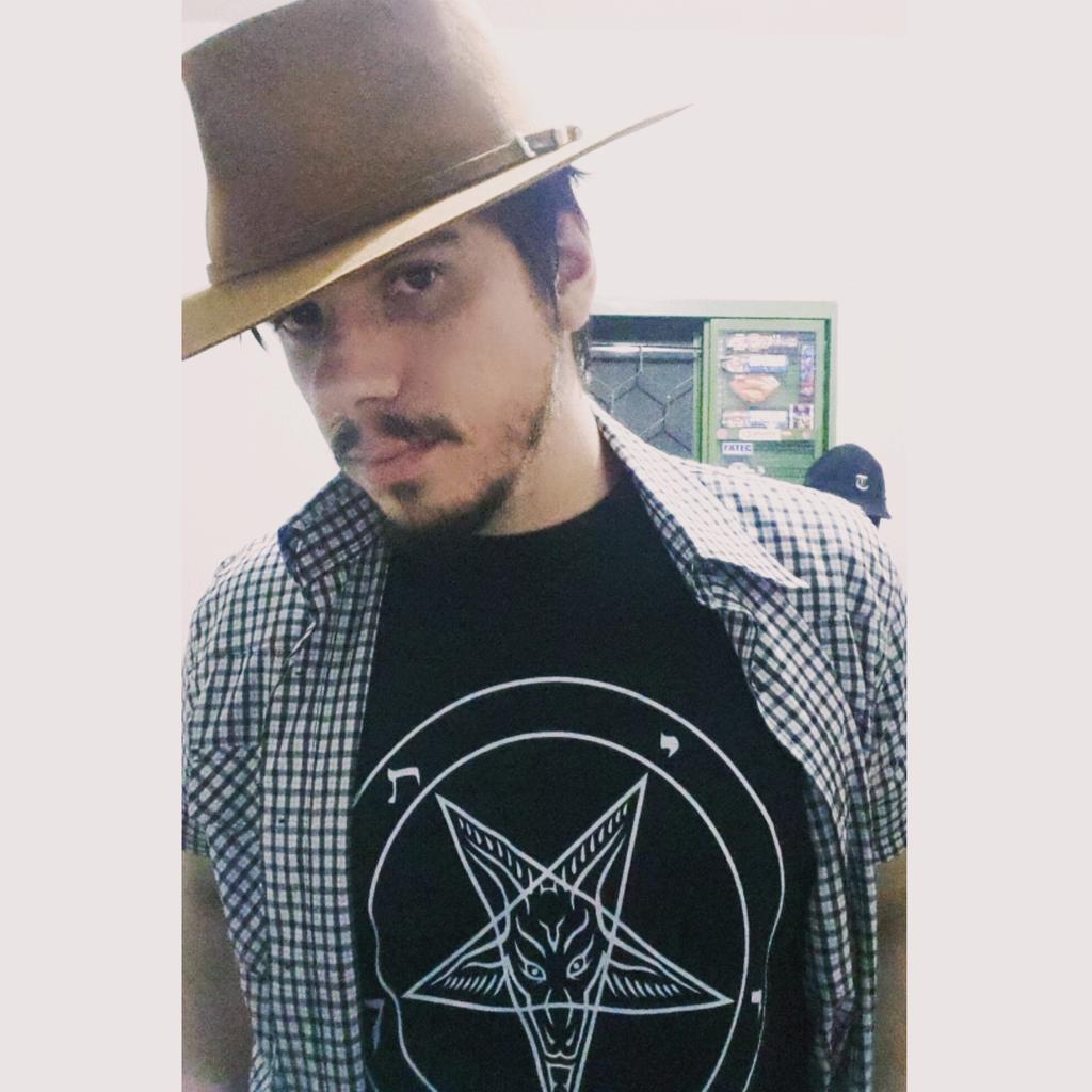 ocarlosferreira's tweet photo. Partiu show do Pe. Alessandro Campos #Fapi2015 #OQueQueEuSouSemJesus http://t.co/pjuOjvoHAq