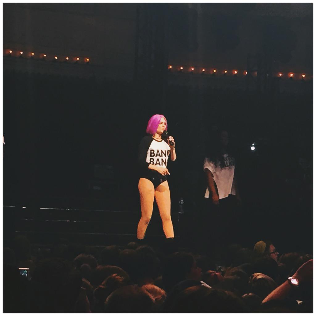 IndivCasteren's tweet photo. BANG BANG! Wat een avond, wat een powerhouse, wat een vrouw en wat een stem! Briljant! @JessieJ #genieten #paradiso http://t.co/WvdM03D3Ng