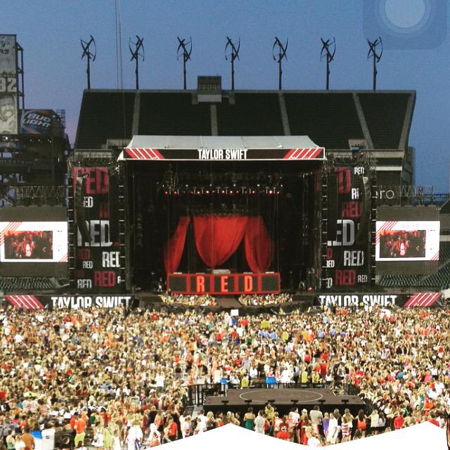 annmkolla's tweet photo. Prepping for my 5th Taylor Concert!! #1989TourPhiladelphia @TaySwiftdotcom @taylorswift13 @taylornation13 http://t.co/jgJrE5i3nk