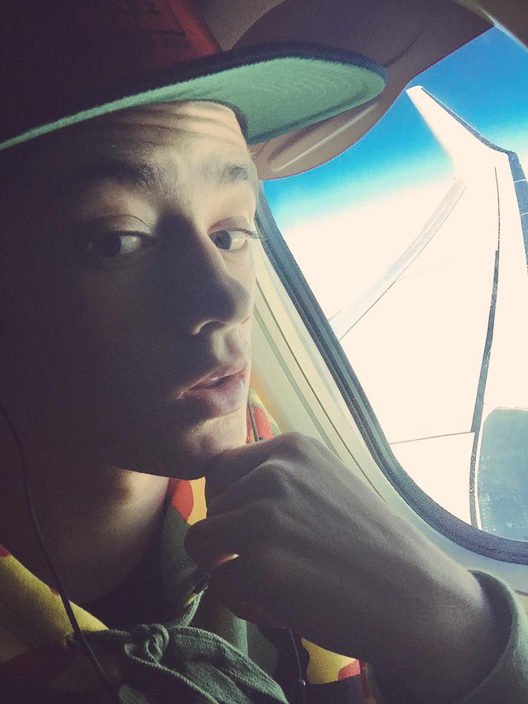 JVCKJ's tweet image. Flights to LA