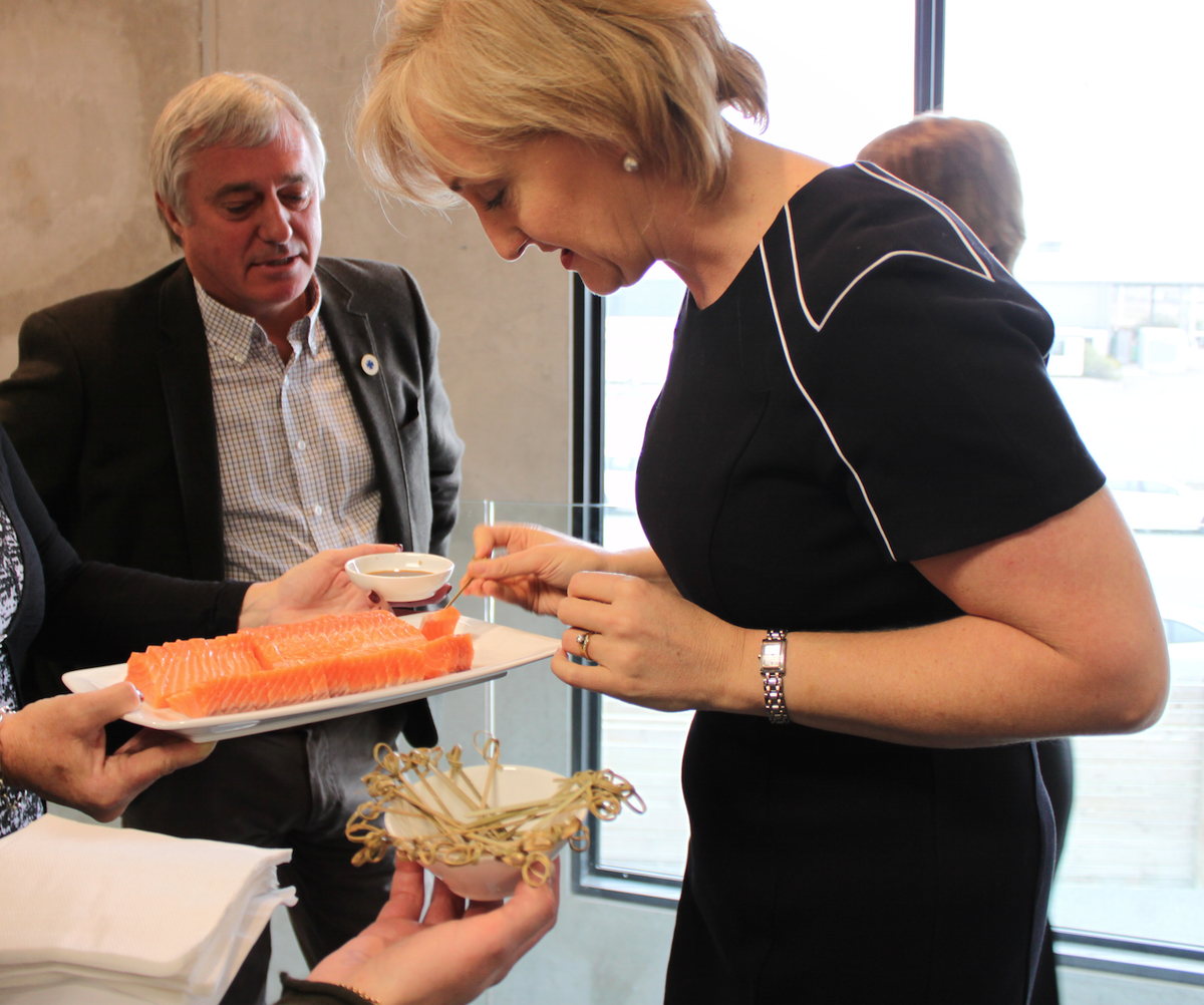 It would be rude not to try! @amyadamsMP tasting our fresh #sashimi