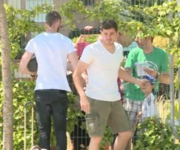 ComisionesF's tweet photo. Casillas relación fría con Diego, Keylor y De Gea. Quiere seguir jugando por decretazo y sin competencia. http://t.co/M13Q1Kzw72