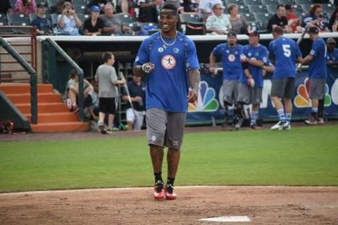 CreativeEdgePRS's tweet photo. Exciting times with clients @Chrisculliver29 &amp; @Rodney_McLeod4 as they helped raised funds for our amputee soldiers! http://t.co/yCuN2BWXCM