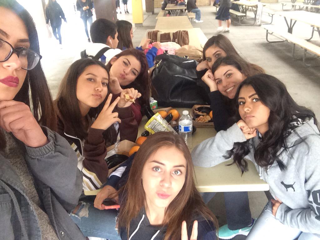 Nat_Gonzales's tweet photo. #NationalBestFriendDay #Fabily http://t.co/yJMJEjcJzd