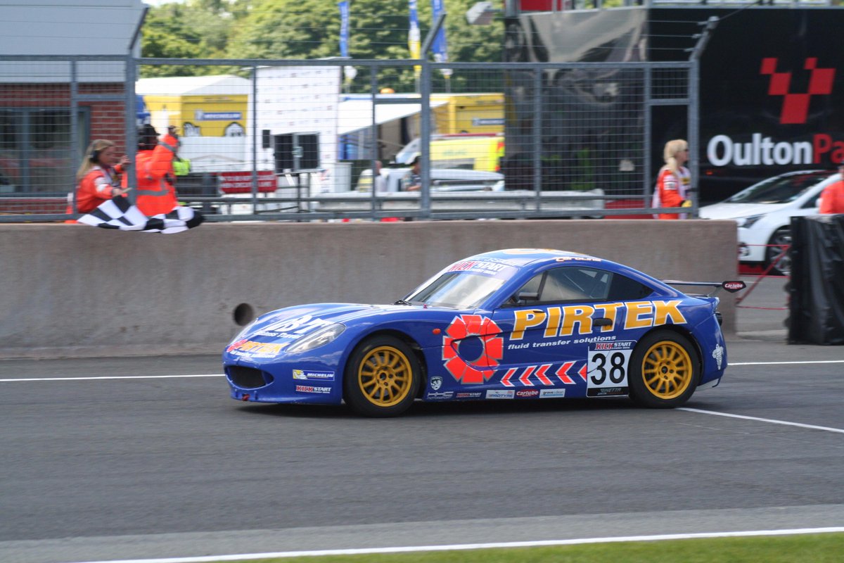 markhump's tweet photo. @jcarolineracing Great day with @PirtekRacing Sun @Oulton_Park , thought you might like this, well done! http://t.co/knKLAB714C
