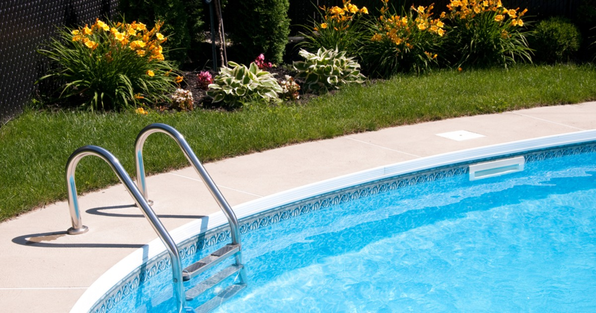 CFMInsurance's tweet photo. Protect your guests and yourself. Tips on pool fence safety: https://t.co/Yanp0m8ajA http://t.co/Mh4A0I7hPy