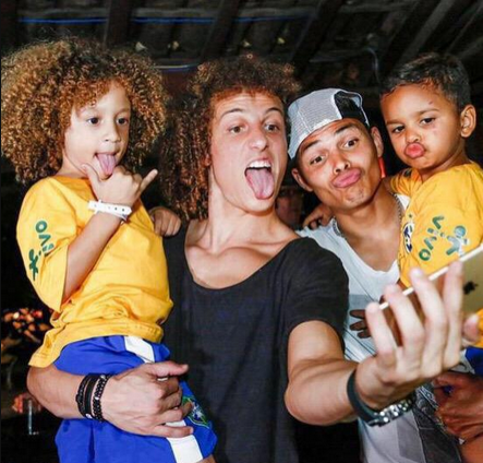 TNLdotcom's tweet photo. David Luiz and Thiago Silva finally meet their mini look-a-likes http://t.co/duXalmy9Dm