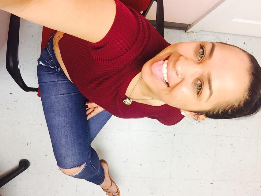 DoItLikeNE's tweet image. #daysago #messytongue #ilook13 #nationalBFday #immyownbf #onlybecauseitalktomyselfallday 😊😍😝