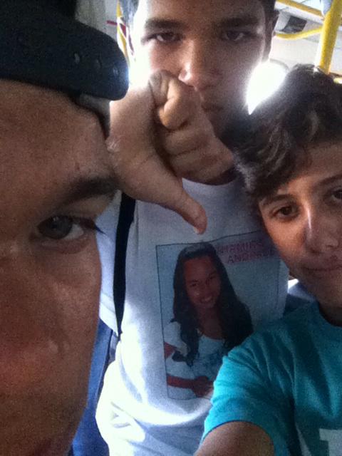 Lucasklein31's tweet photo. #Reshitegui busão lotadu http://t.co/QN1XStgfIl