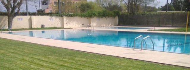 LAlzinar's tweet photo. La piscina de l’Alzinar  a punt per aquest estiu https://t.co/74vsXLm2p4 http://t.co/dh1WJmWlUj
