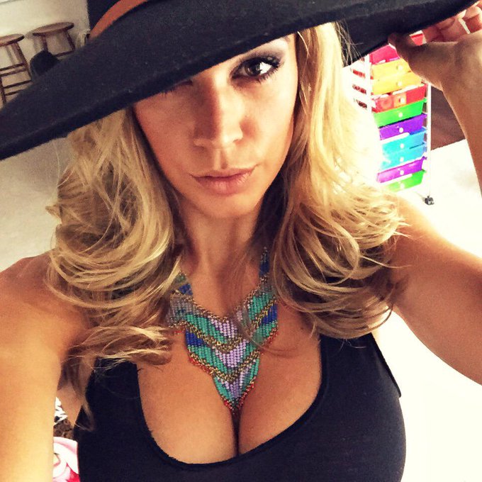 Maybe she's from Texas. #southernbell http://t.co/EPbvVZOabP<a href="/tag/southernbell"class="tags">#southernbell</a>