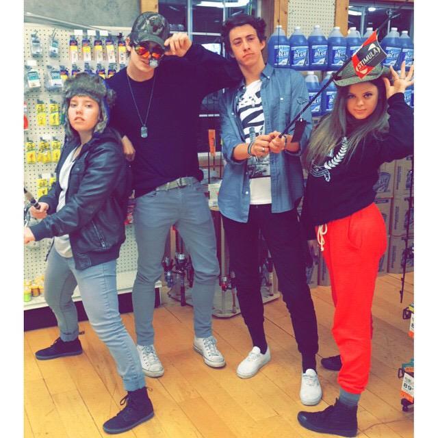 samisue_h's tweet photo. My friends are seriously the absolute best &amp; let's be honest they're the best looking too!❤️#NationalBestFriendsDay http://t.co/DsVMdOeShx