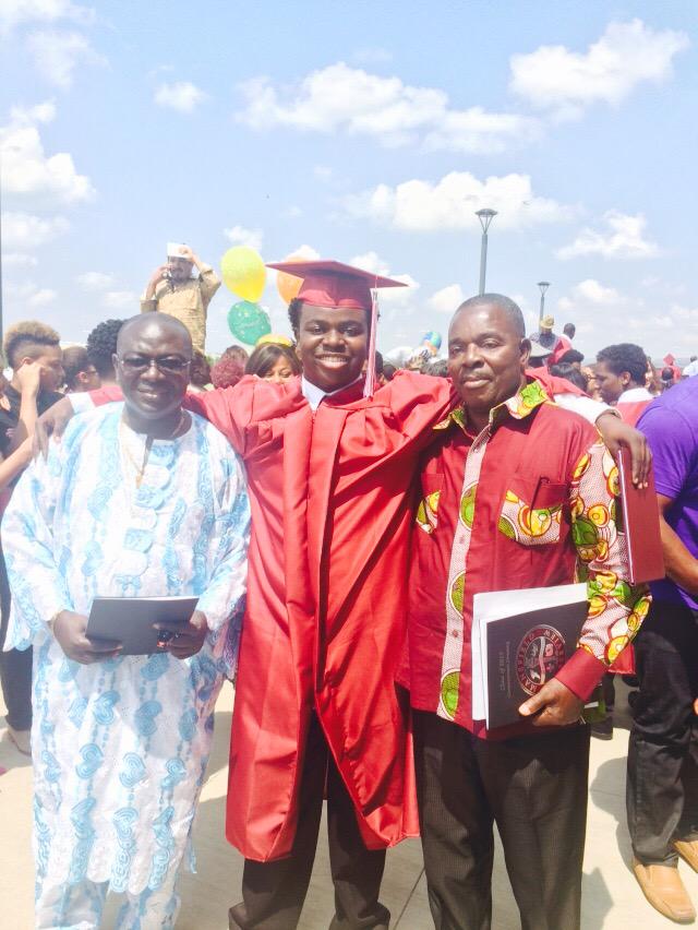 Jonathan_ToBurr's tweet photo. Graduation with my peoples #MISDGrad2015 #TviewGrad2k15 http://t.co/tD45C1MjxW