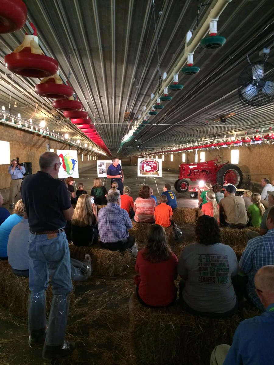 DirKeithSmith's tweet photo. Governor speaking with 4-H youth at poultry farm in Darke county concerning Avian Influenza http://t.co/oq8w9be0NH