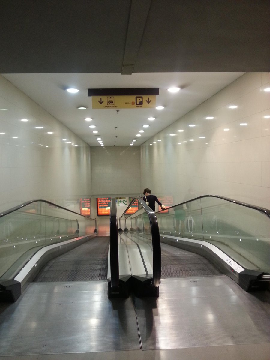 SSIEiluminacion's tweet photo. El Centro Comercial Rincón de la Victoria (Málaga) instala 6364 puntos de luz y, gracias a SSIE, un 57% de ahorro. http://t.co/KYzwq7uOb9