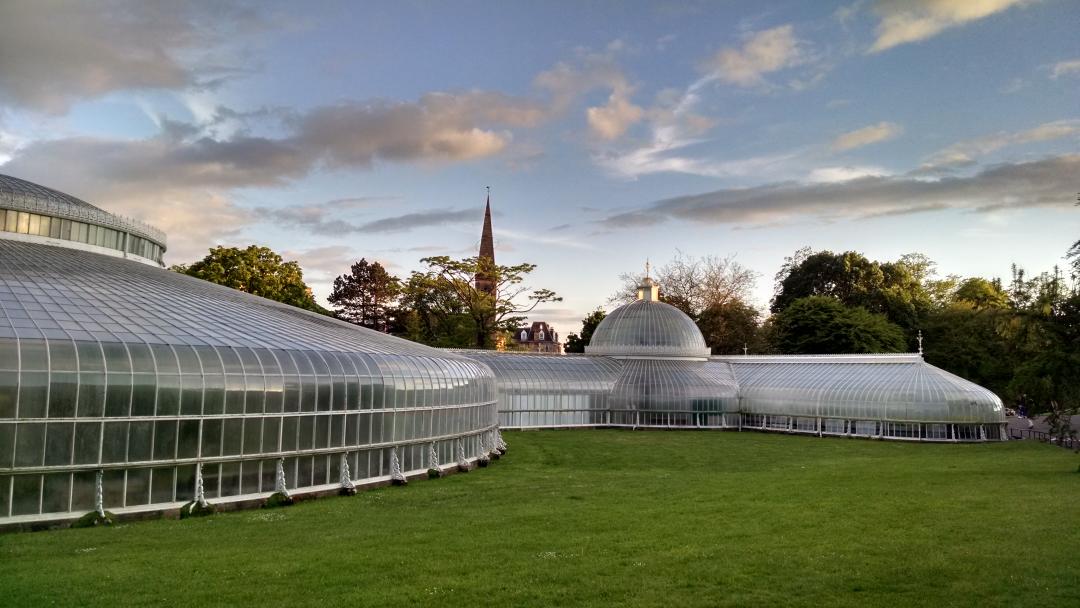 stevemuio's tweet photo. Evening in Botanical Gardens after swim in converted fire station. Glasgow hits spot again @owlproject #creativecargo http://t.co/j27Yf5sE8x