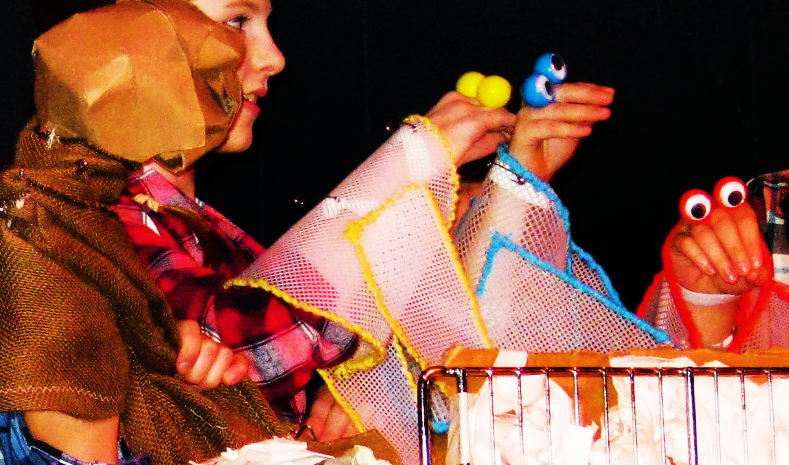QcyCommTheatre's tweet photo. Just ate some yummy bugs! #thanksmummy #qctstellaluna #flittertwitter http://t.co/mTyoI14b4L