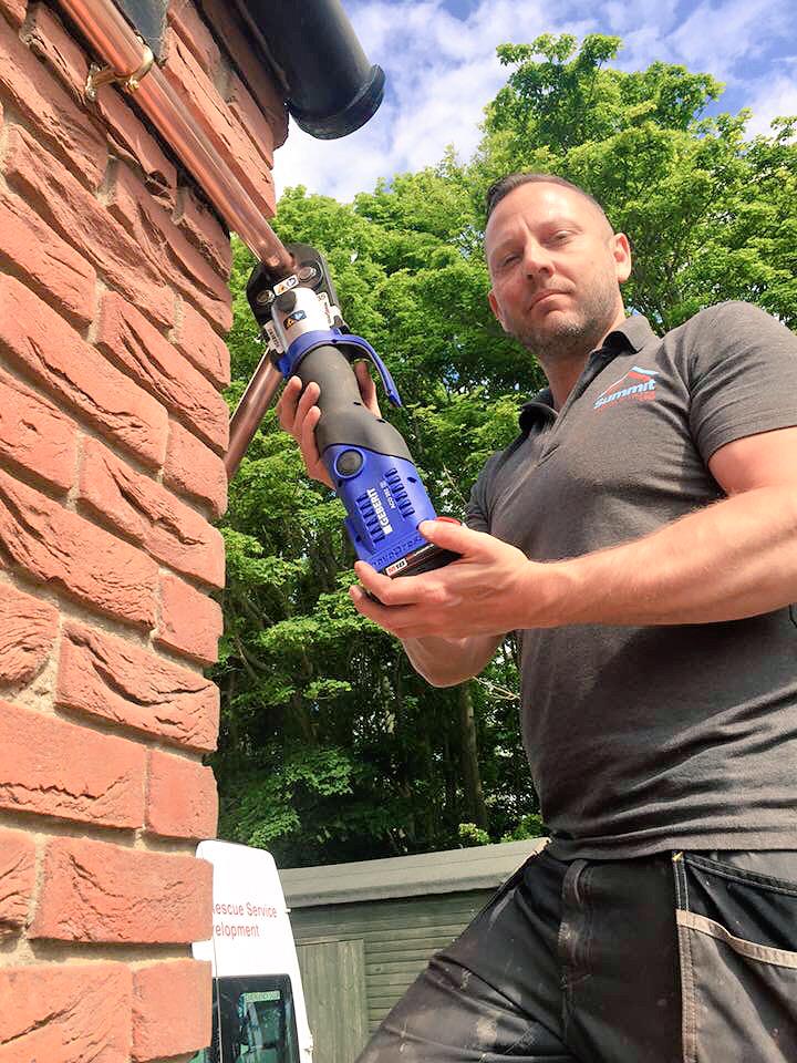 RustYallop's tweet image. Crimping 35mm copper LPG  main with the #geberit novopress