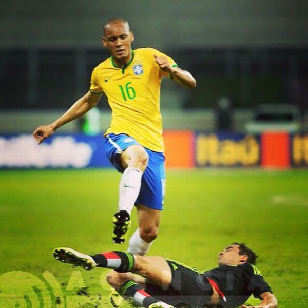 AS_Monaco's tweet photo. Felicitaciones a #Fabinho que jugó anoche su primer partido con #Brasil, enfrentando a #México! (2-0) #Parabéns http://t.co/fKPa3gp4xC