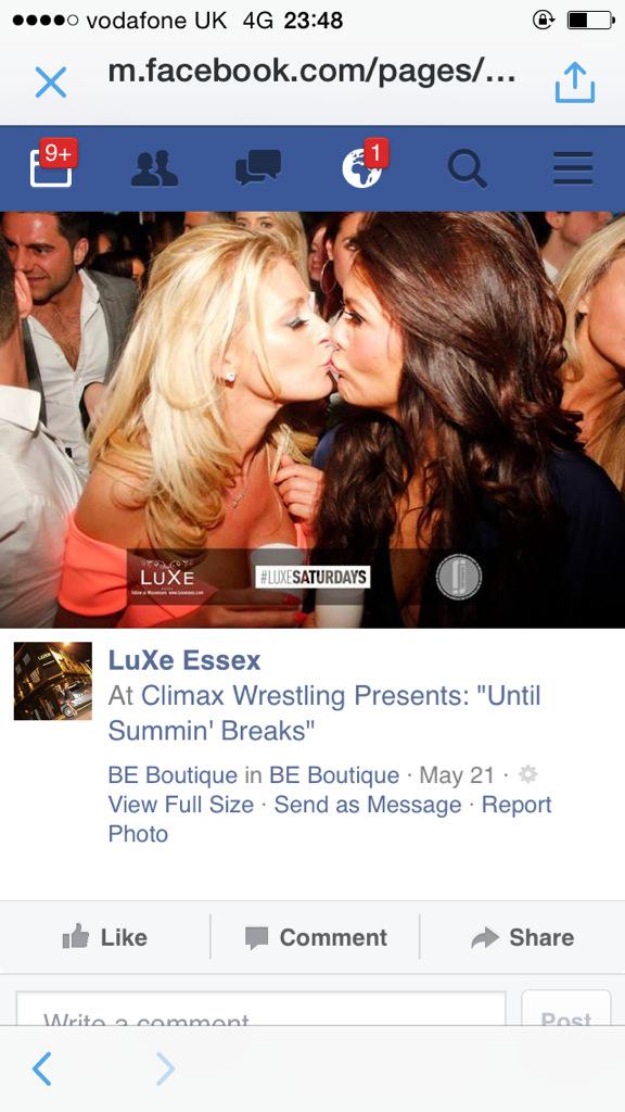 fayesimmons07's tweet photo. @luxeessex  @andrewsbell just can't keep her hands off me# can't blame her really 😂😂twohotgirls#💋💋 http://t.co/nRjO8LTk83
