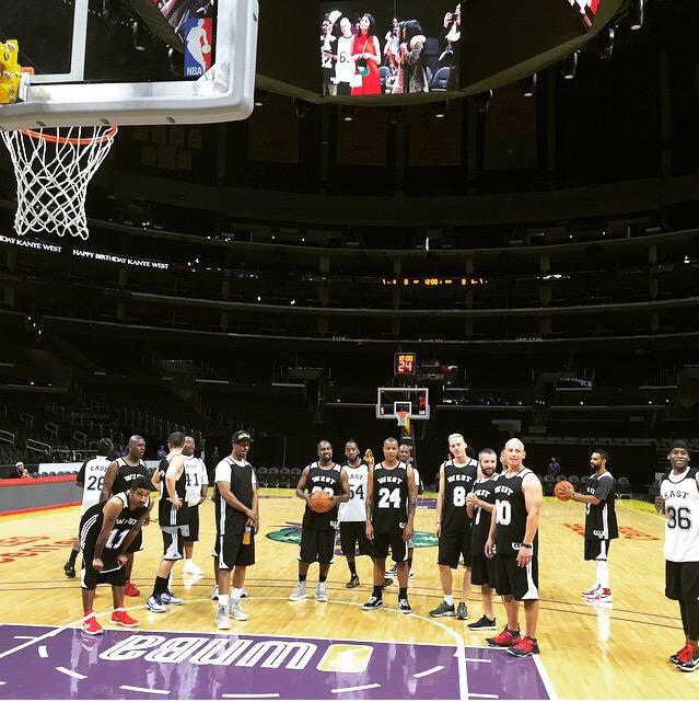 UberHipHopFacts's tweet photo. Kim Kardashian rented out The Staples center so that Kanye West &amp; his friends can play basketball for his birthday! http://t.co/2NppdZQJCr