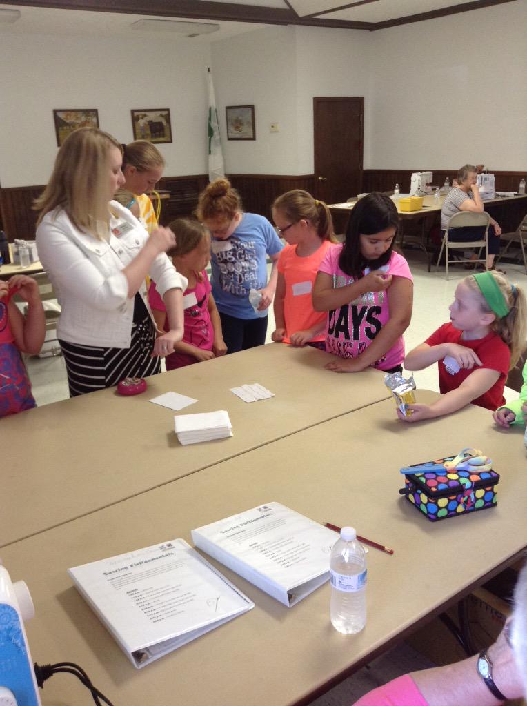 lizhamm34's tweet photo. Thanks @4HFashionista for showing us how to have FUN while learning basic sewing FUNdamentals today! #NebExt #NE4H http://t.co/2tGwOsCVAT