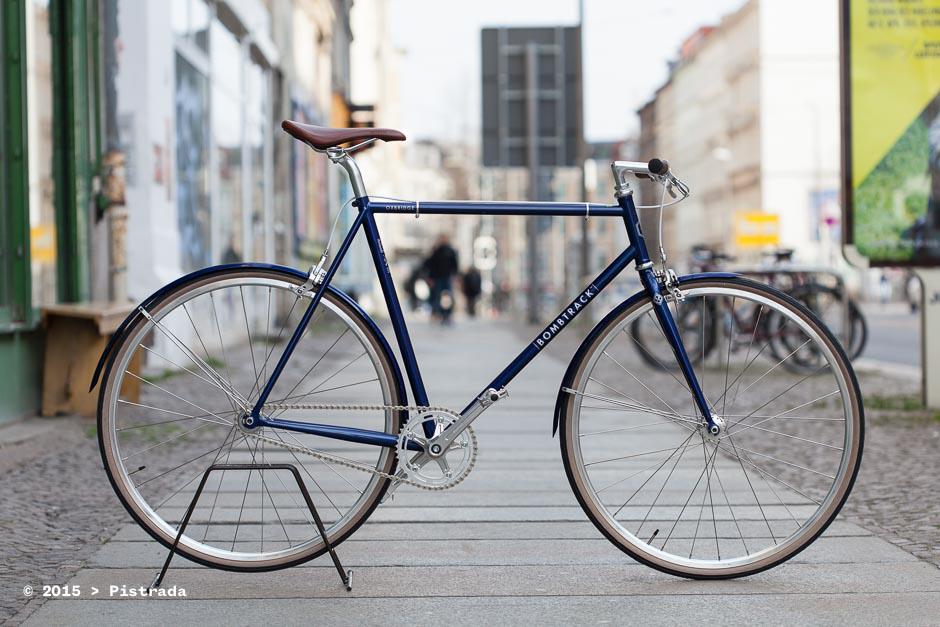 BOMBTRACK. OXBRIDGE. Sportlich. Elegant. pistrada.com/bombtrack-oxbr… …