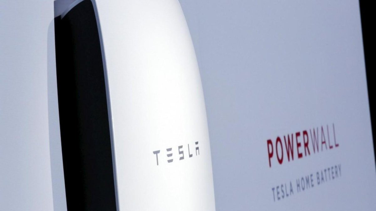 elconfidencial's tweet photo. #LoMásLeído: Industria prepara un impuesto contra la batería de Tesla http://t.co/5H1dP9kIX5 http://t.co/6SNZsc8cuS