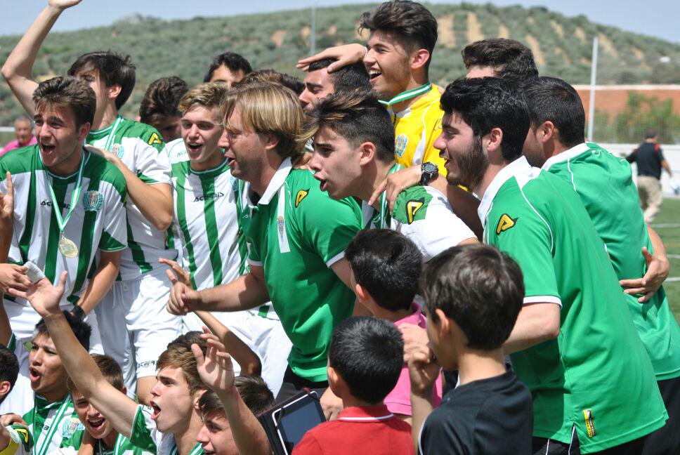 Alvaro4Cor's tweet photo. El destino quiso que viera como un grupo espectacular hacia historia, y así fue. Simplemente puedo decir, GRACIAS! http://t.co/ftIipJyTUF