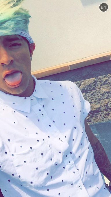 When baes snapchat story makes you smile even tho ur down❤️ @Thatboyvince_ http://t.co/TquMM4mk60<a href="/tag/younow"class="tags"><span>#younow</span></a>