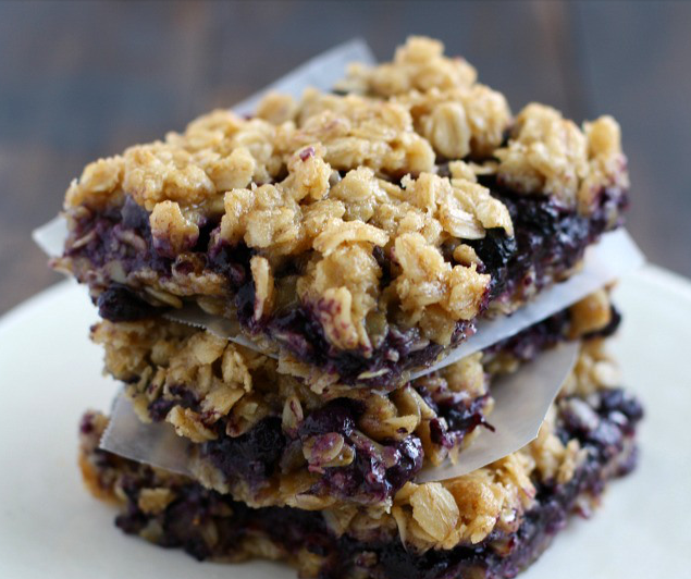 findingvegan's tweet photo. Summer berry season recipe: Simple Blueberry Crumble Bars http://t.co/rIQ3yv8jnC by @theprettybee #vegan http://t.co/n6Lx1iStX9
