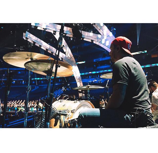 180drums's tweet photo. ⭕️// #180instructor @ggoodwin &amp; his #180Seat on CMT Awards @dwdrums @remopercussion #teamRemo http://t.co/SSzz27XJAS http://t.co/Cr9SA3gSxl