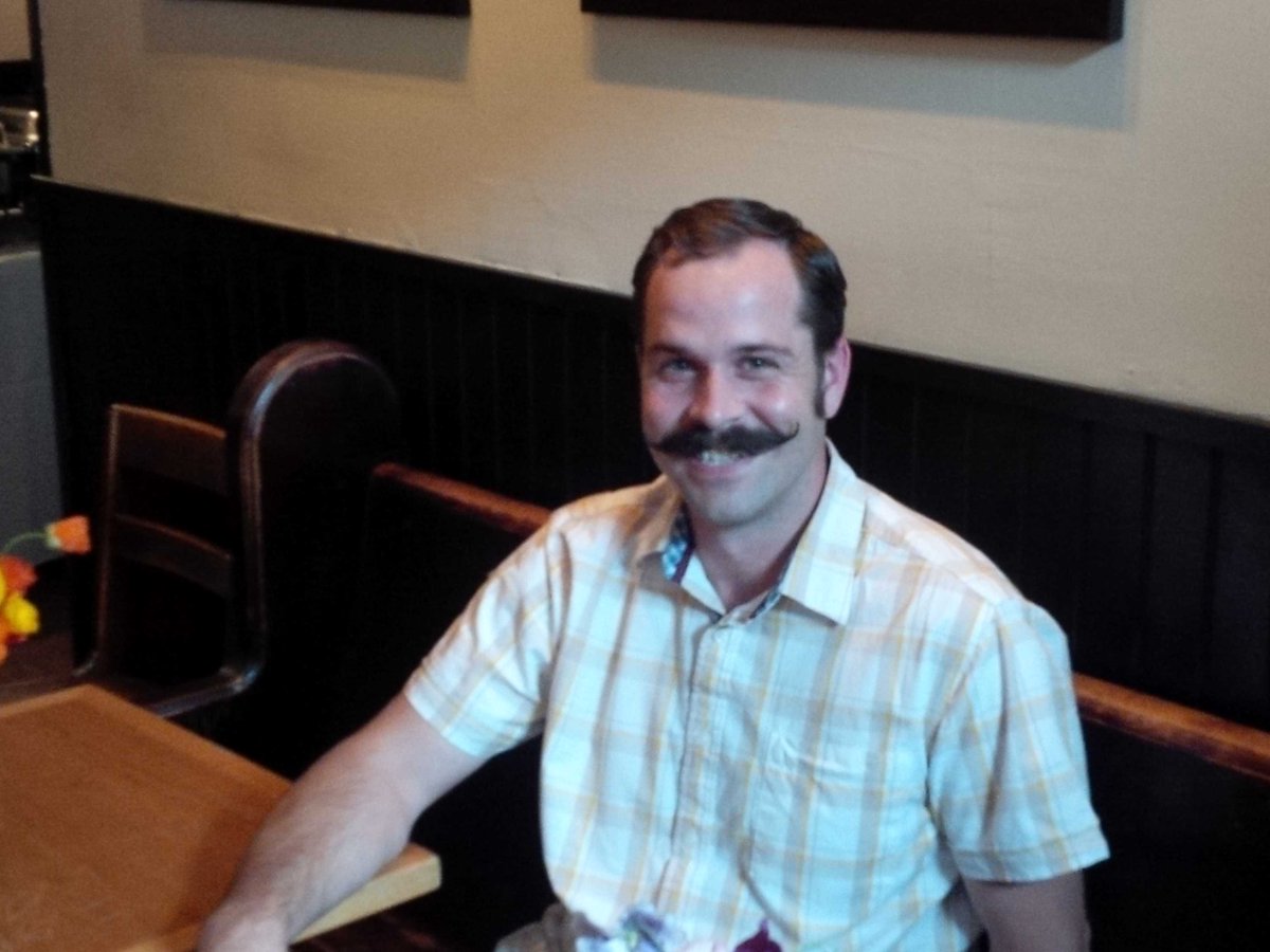 RecipeofSuccess's tweet photo. Check out who stopped by the @LiquidlunchCT kitchen takeover at #Bar140 - Mike Skrtic of Glass Source in #Shelton http://t.co/mlKx4CiqrE