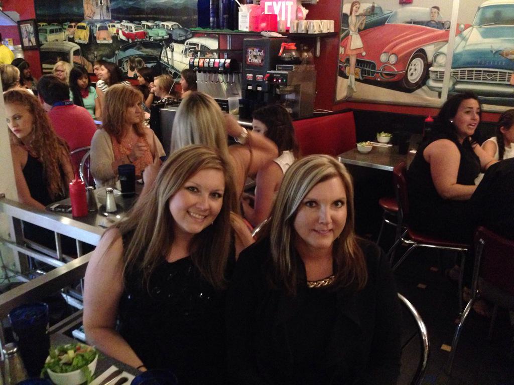 ebeth266's tweet image. #ellensstardustdiner