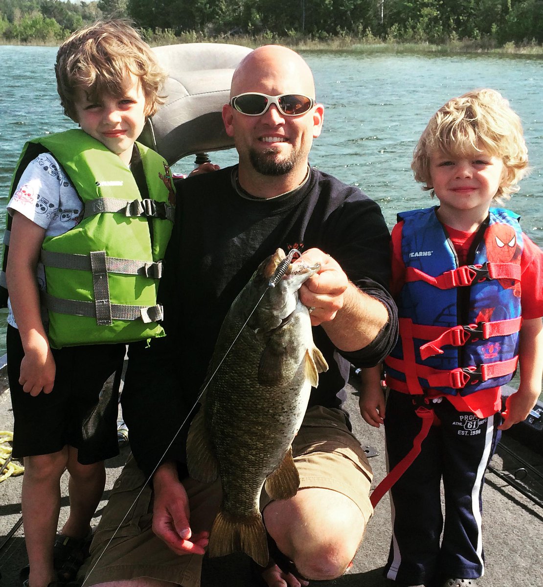 UncleJoshBaitCo's tweet photo. #Kalins #BigBass Swimming a Kalin's Lunker Grub is an awesome technique for catching smallies! http://t.co/1DPIG8eijd http://t.co/Ex6i82DdSx