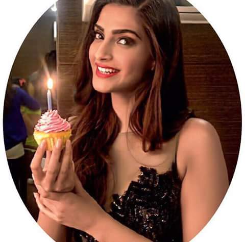 Happy birthday gorgeous Sonam Kapoor :) 