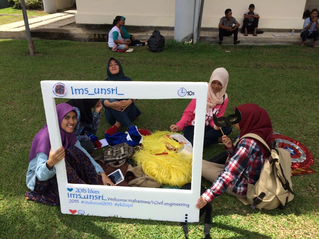 ims_unsri_'s tweet photo. Ini adalah fotobooth untuk #P2KSipilUnsri2015 ya adik-adik😀 http://t.co/OQauojSf4M