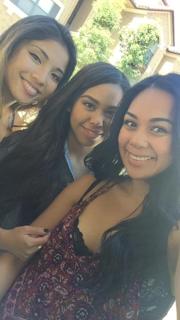 _christinaG's tweet photo. #NationalBestFriendsDay http://t.co/1yU91DyLtr