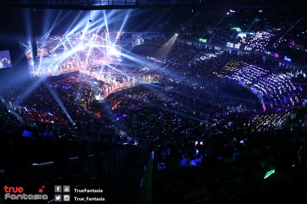 HernfahNanFC's tweet photo. ภาพจาก https://t.co/kjs9ZsvTyP @NanJiraAF10 #AFreunionconcert #nanjira #AF10 http://t.co/Zuym7Q7nsJ